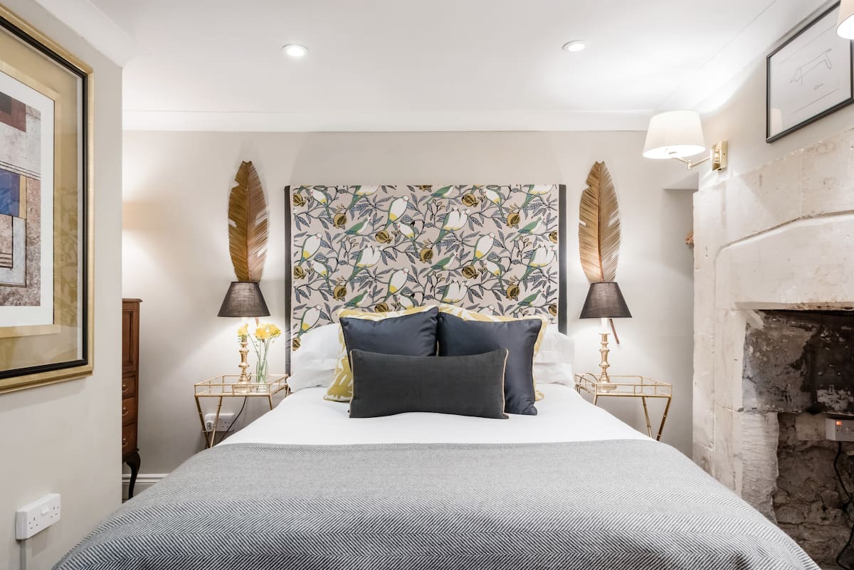 Explore Independent-Spirited Widcombe at a Cosy Period Nest