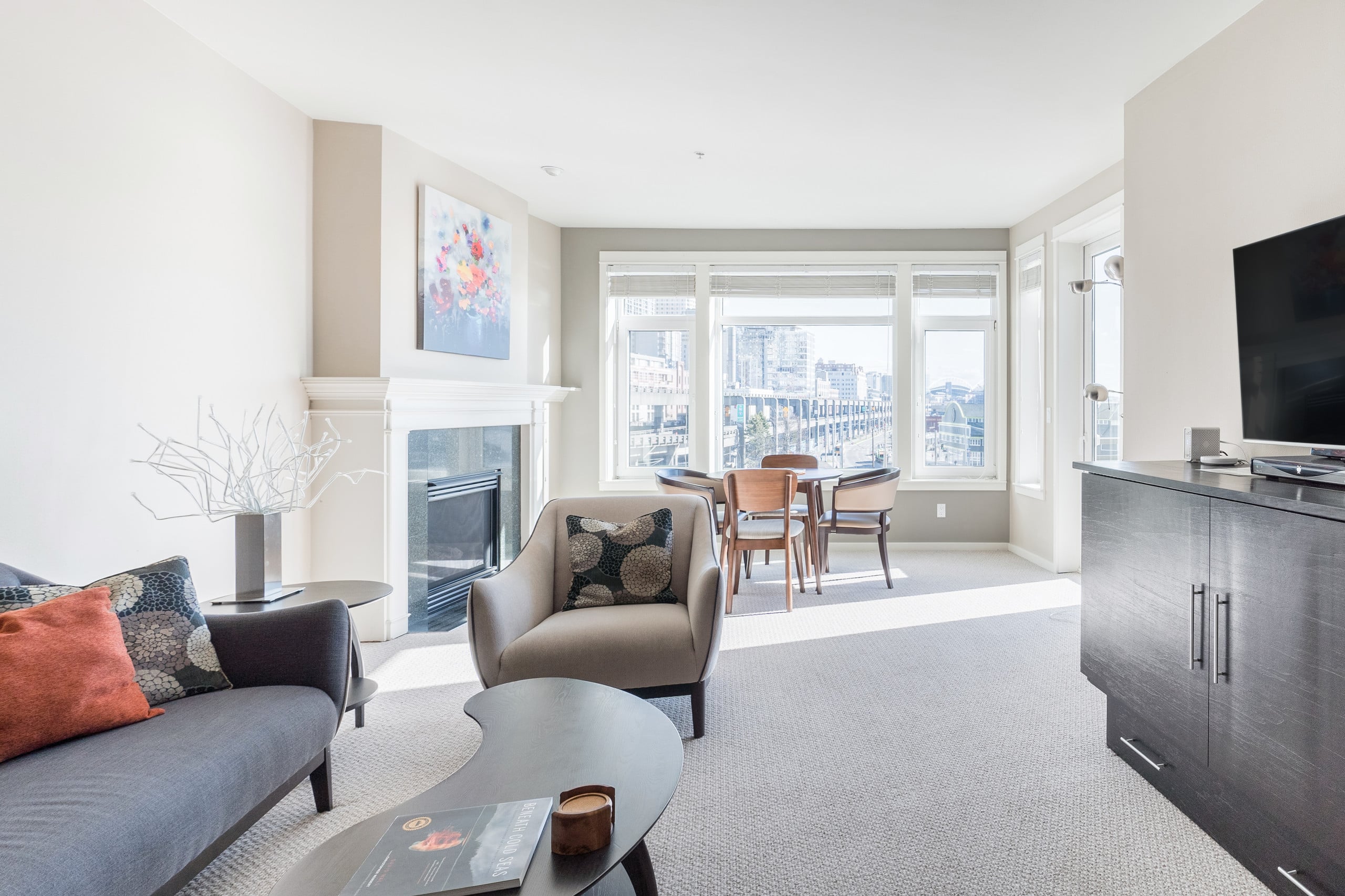 Spectacular Views from a Waterfront Condo near Pike Place