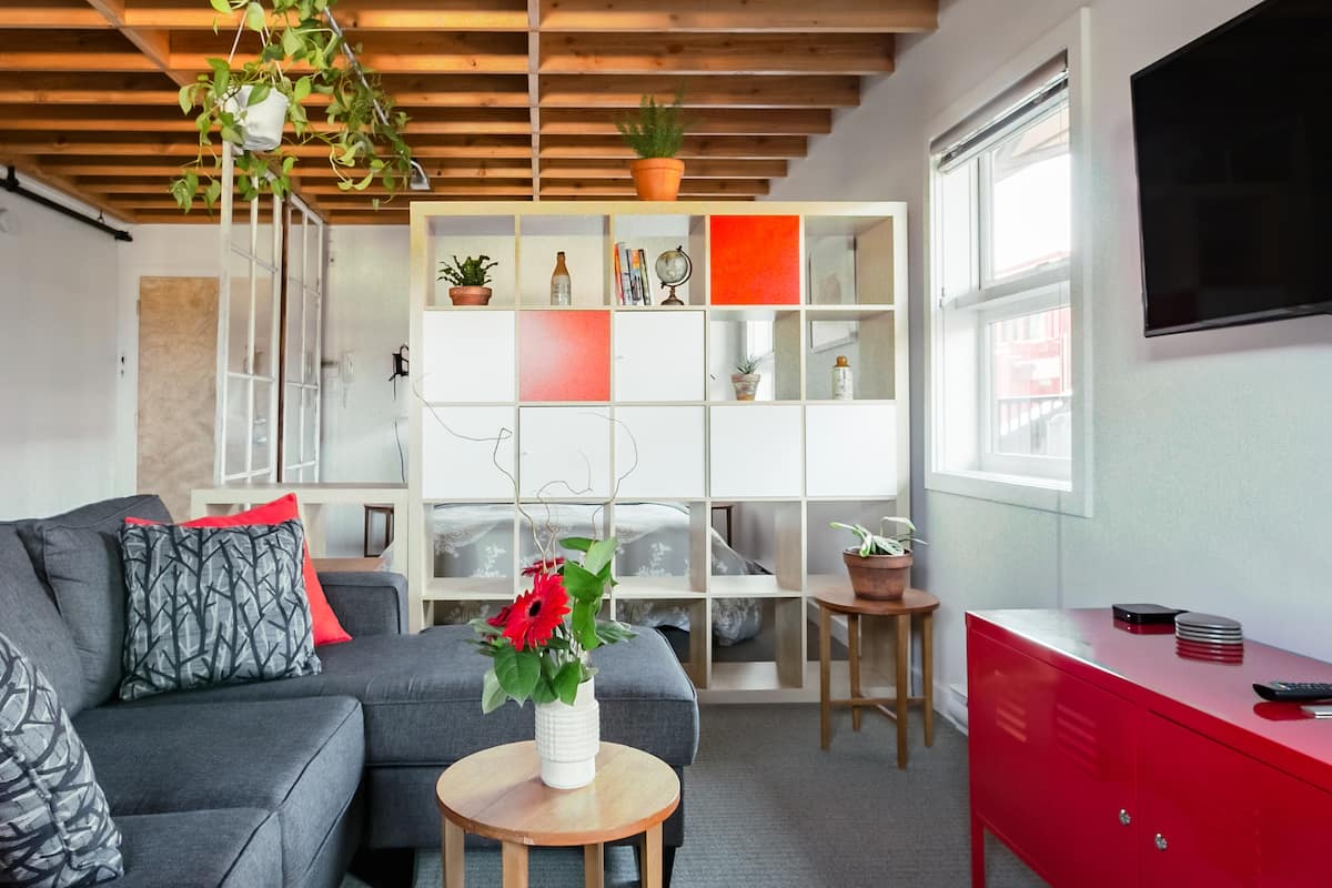 Charming Penthouse Studio in Old Town