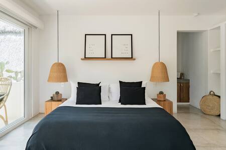 Indoor-Outdoor Living at a Cozy Flat Surrounded by Greenery