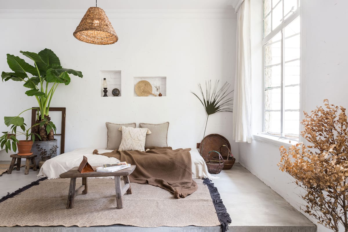 住进《小森林》里，陕西南路地铁步行五分钟，周边淮海中路外滩人民广场新天地南京路/机场火车站直达