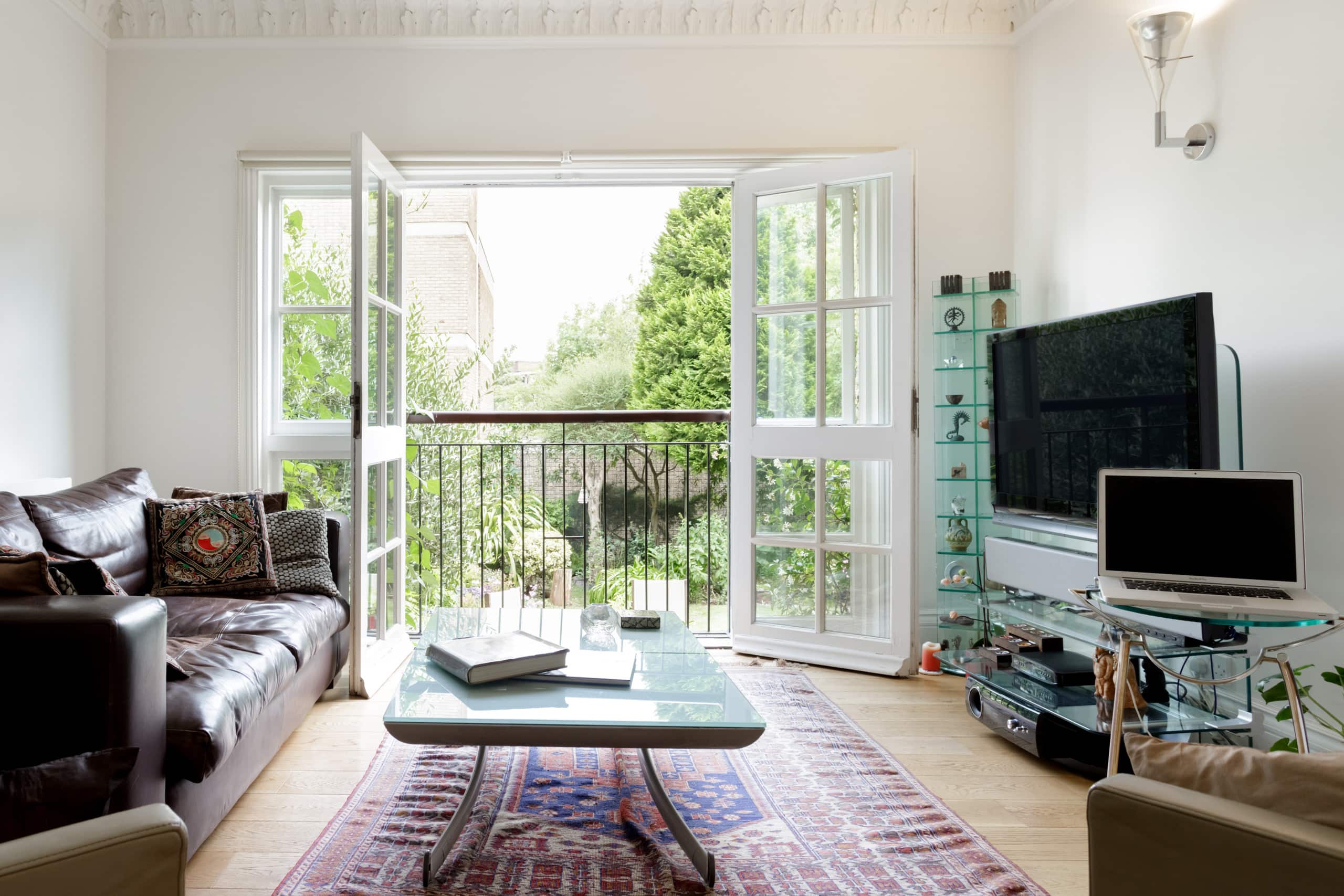 Bright, Comfortable Room in Hospitable, Gay Household Apartments for