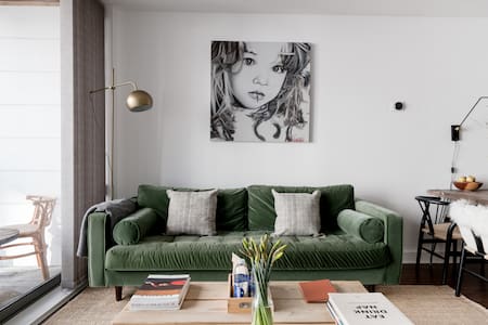 Apt In Titanic Quarter with Balcony. Perfect for Staycation