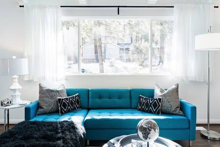 Chic Mountain Escape. Cosmopolitan Lifestyle.