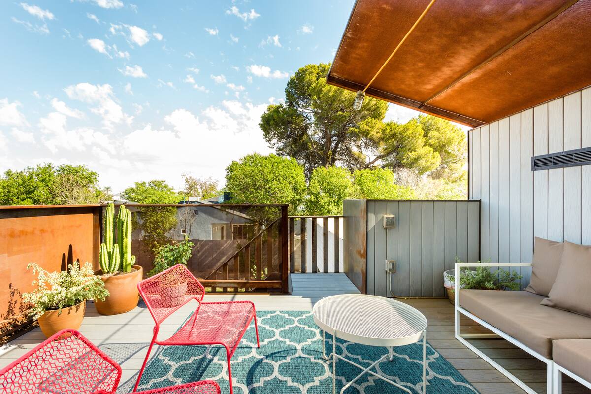 Midtown Guest House with Rooftop Deck