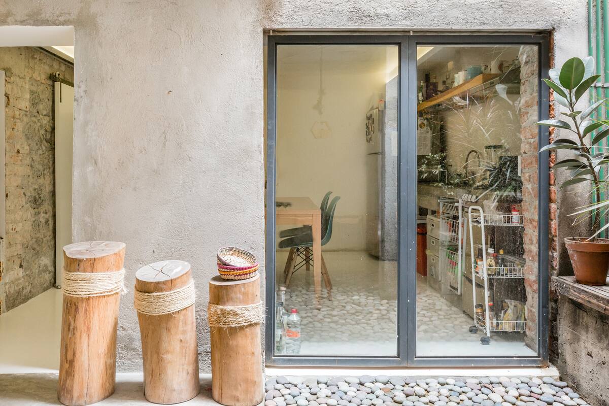 Guest Suite in Historic Architecture Home