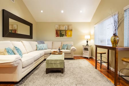 Walk to the Ocean from This Laguna Beach Loft