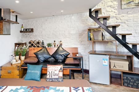 《月租八千》复式老洋房（浴缸、投影）近新天地，地铁迪士尼