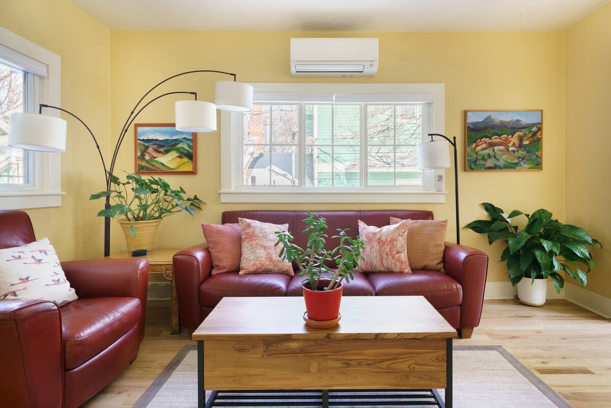 Boulder’s Downtown Cottage; Central yet Secluded.