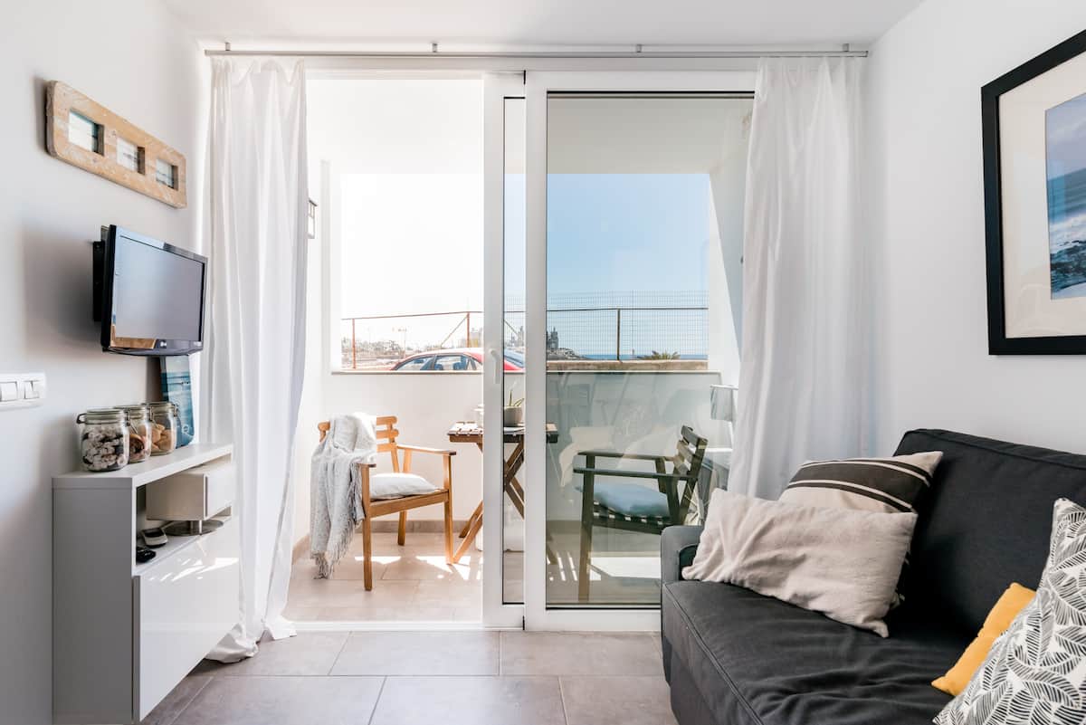 Relax into Local Coastal Life at a Minimal-Chic Hideaway