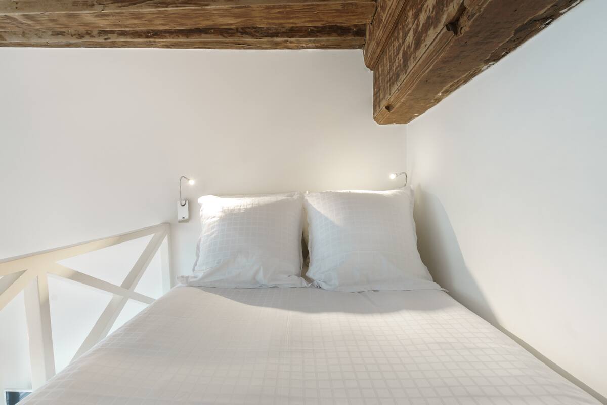 Top 18 Airbnb Vacation Rentals In Marais, Paris, France Trip101