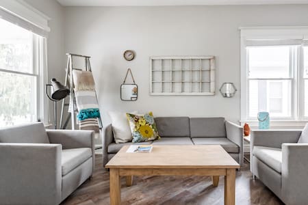 Renovated Home in the Heart of Niagara Falls, Ontario