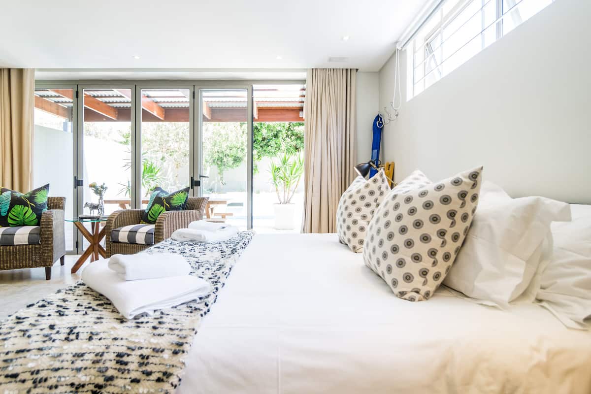 Tranquil Room Close to Camps Bay Beach