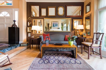 Feel the Ocean Breeze at a Warm, Quirky Home