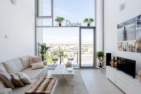 Elegante e inspirador loft de dos alturas con impresionantes vistas