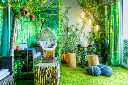 Forest-and-Heaven Themed Apartment Close to the Heart of the CBD