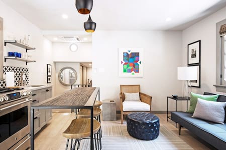 Private Modern Guesthouse near Mulholland Drive