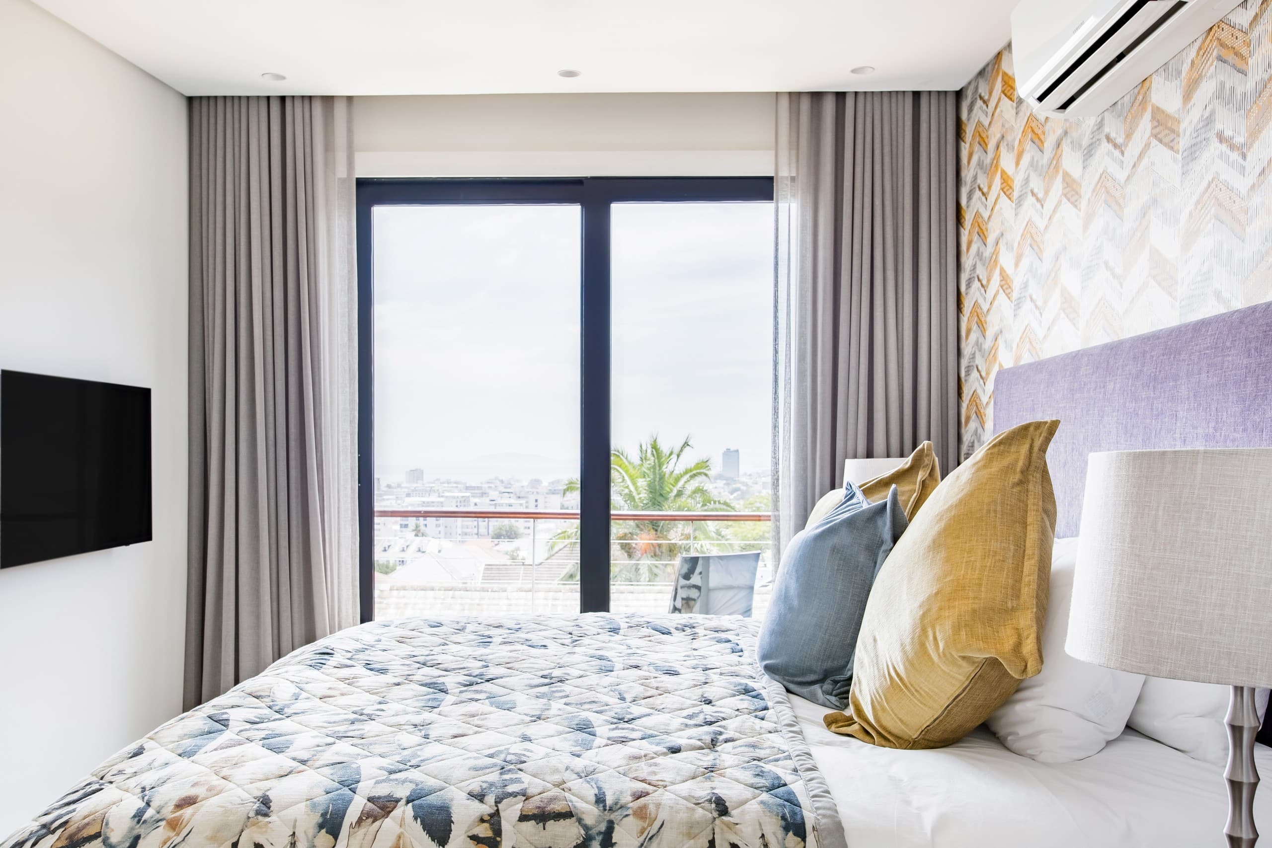 Sanitized Chic Loft Apartment with Views & Balcony - Apartmani s ...