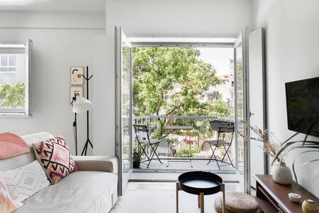 Stylish Home Studio in an Artsy Area