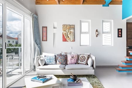 Host Dinner Parties at a Roomy Penthouse near Golf Courses