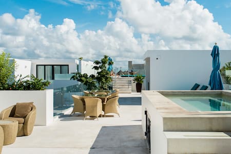 Su mejor opción en Playa del Carmen, a pasos de la quinta av.