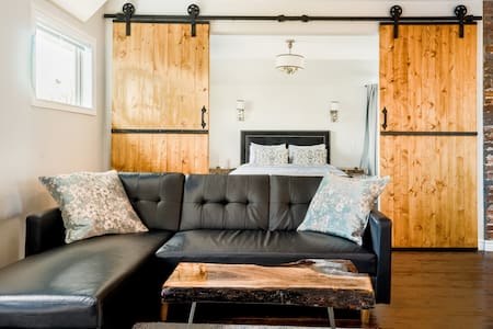 Stylishly Remodeled Queen Victoria Loft