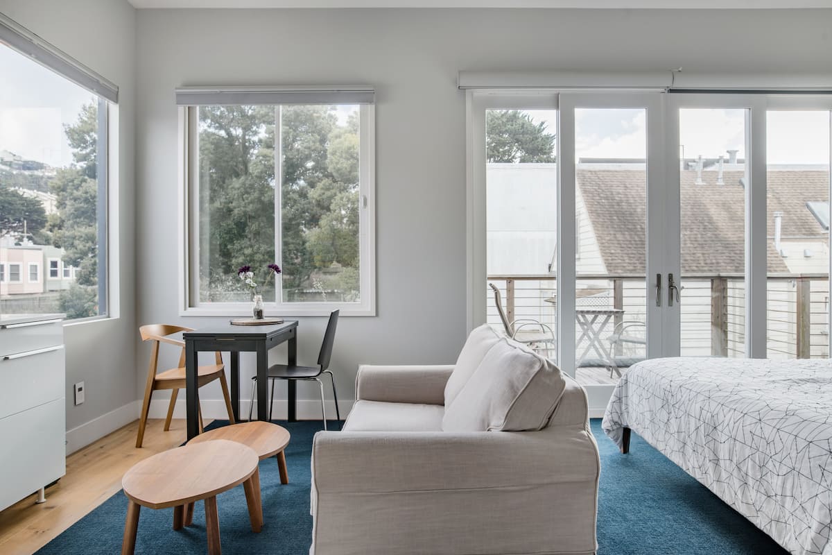 Upscale Golden Gate Park Master Studio with Private Entrance