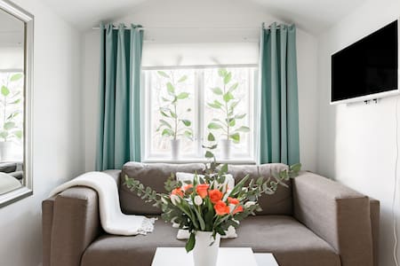 Pick Homegrown Vegetables at a Quaint, Airy Hideaway