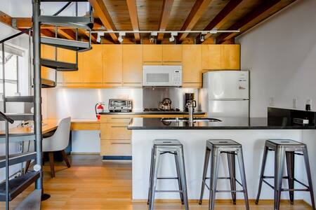 Venice Beach Loft with Private Entrance close to Beach