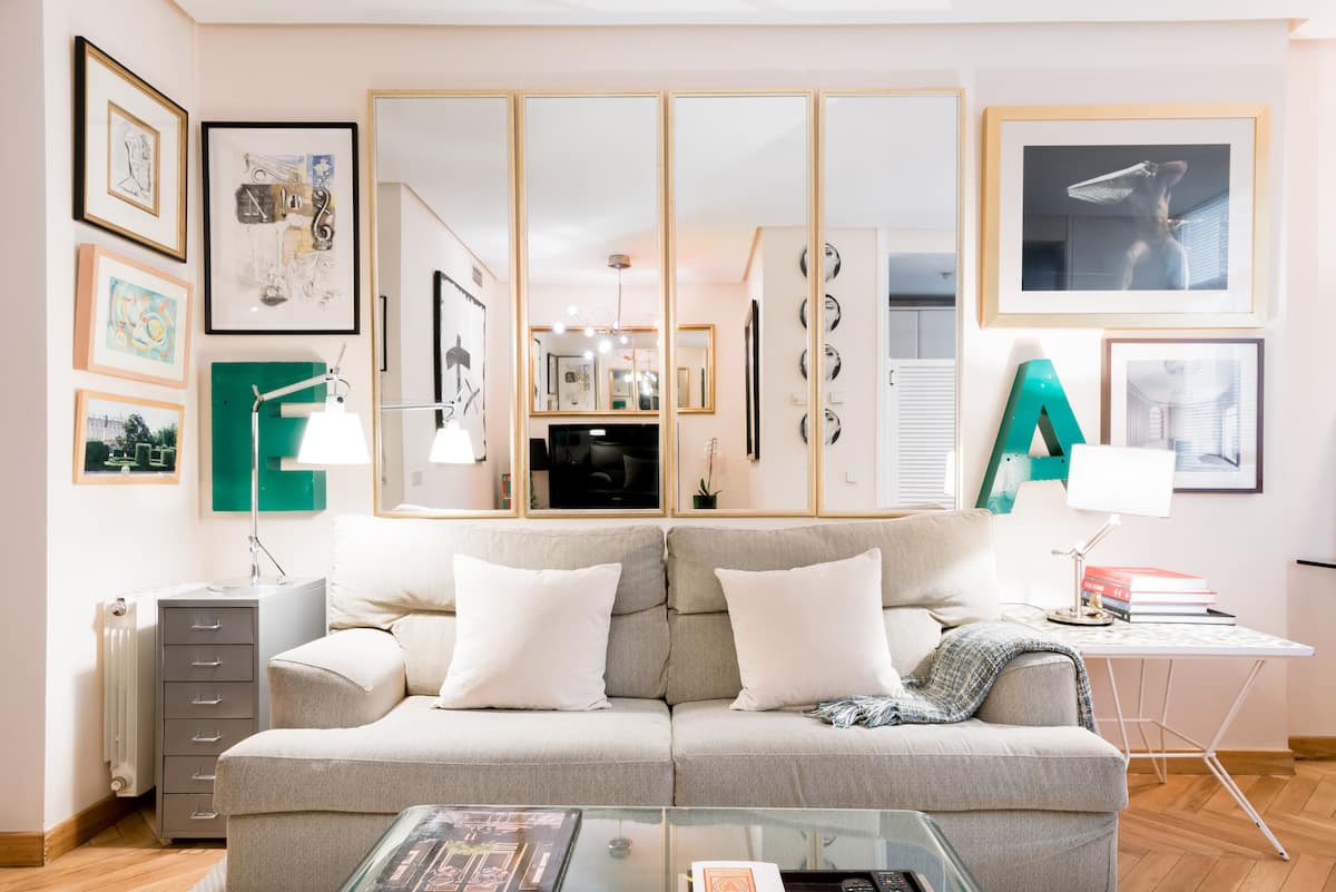 Walk to Botanical Gardens from an Art-filled Apartment