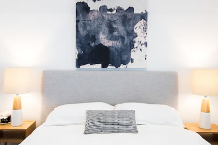 Chic Paris End City Abode Above the Sheraton