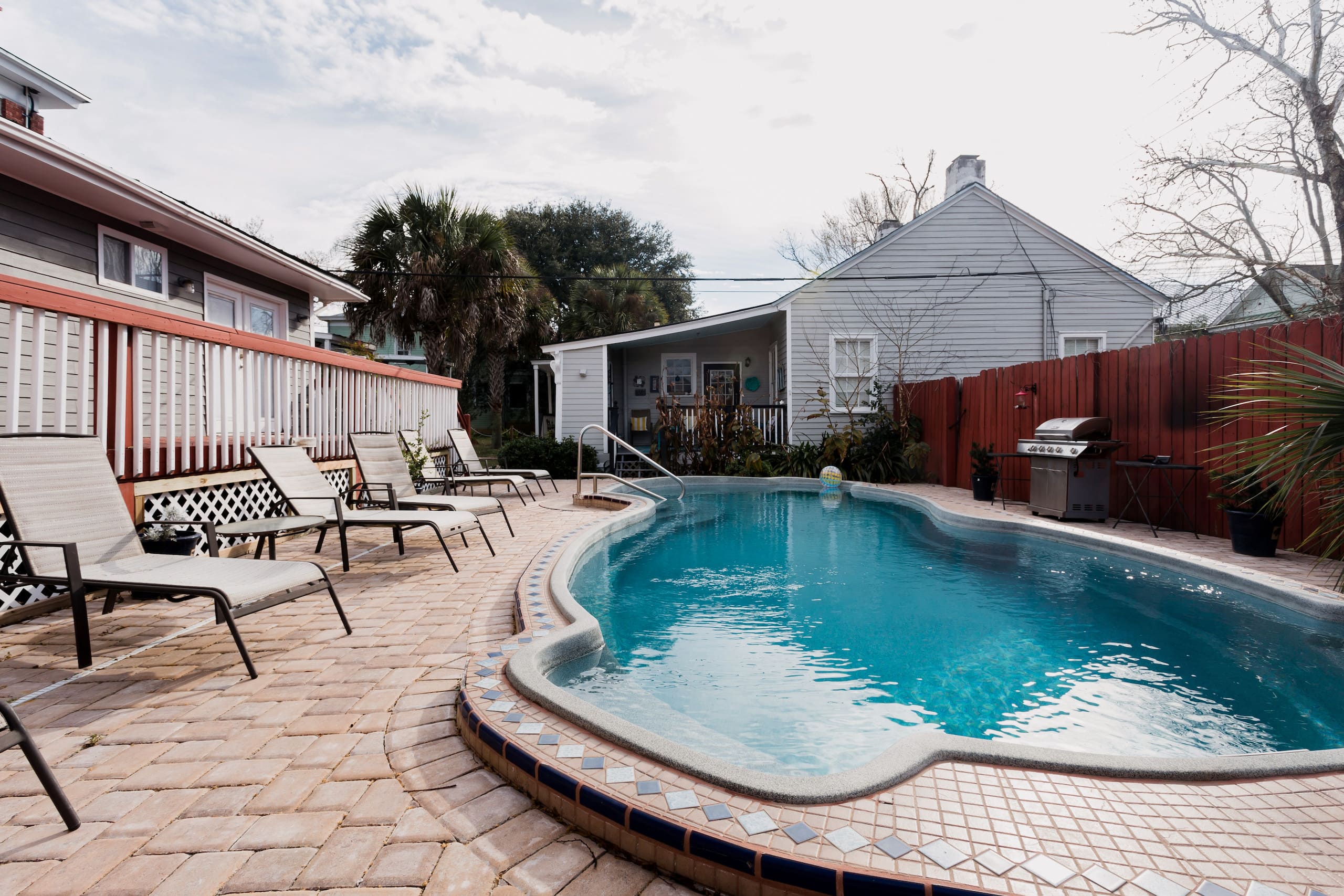 Dive in the Pool of a Stylish Home Condominiums for Rent in Savannah