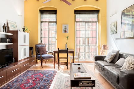 Vibrant, Colorful Apartment in the Fashionable Russafa Area