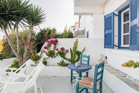 Walk to Piperi Beach From a Central Home