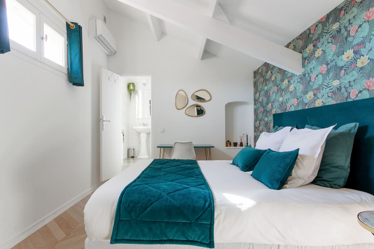 Duplex climatisé avec parking dans le cœur historique