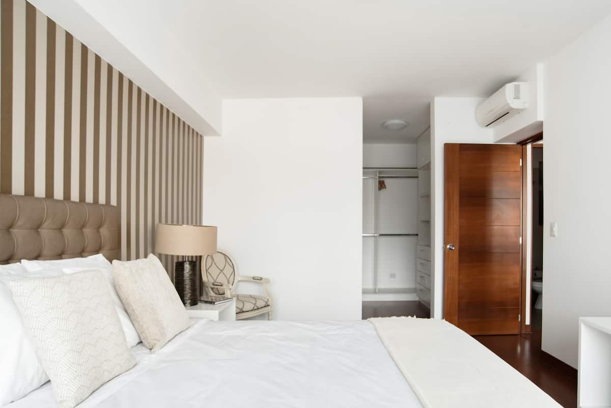 a spacious oasis in the heart of miraflores