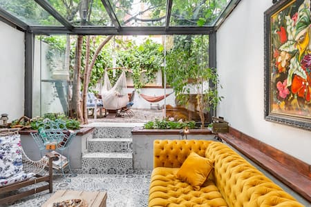 Boutique Three Floors Art House and a Fully Private Garden