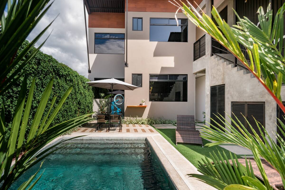 Industrial Chic Loft in a Foodie Neighborhood Near the Beach