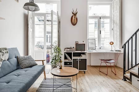 Loft-Style Apartment With Huge Balcony Near Freedom Square