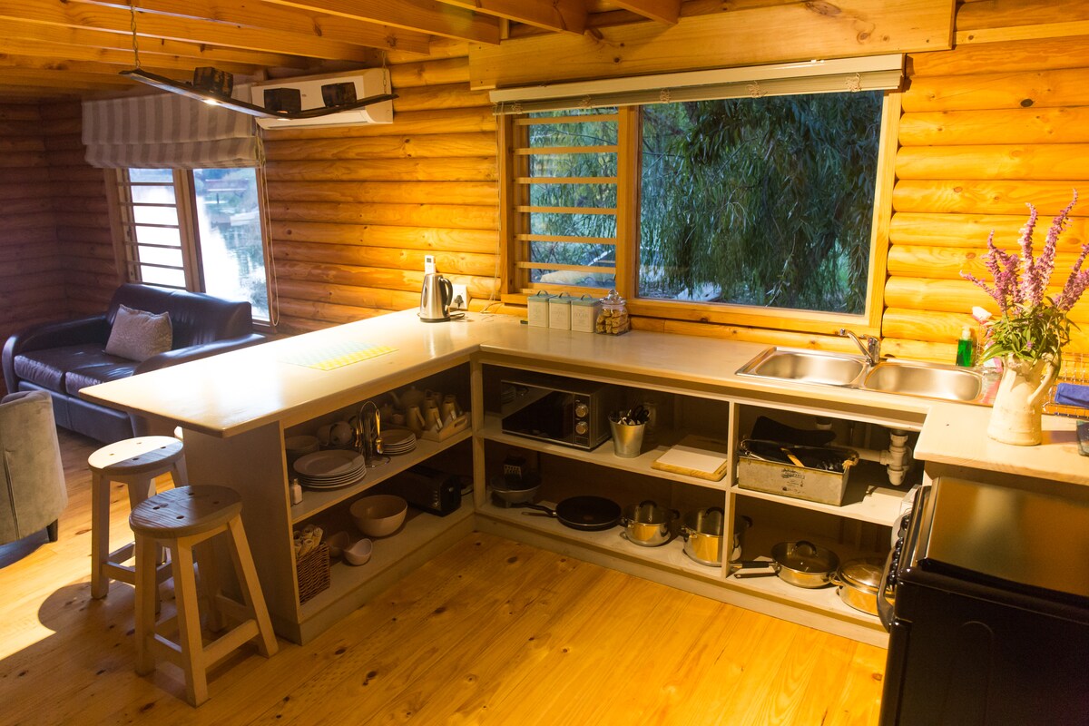 Arum Lily Log Cabin Cabins For Rent In Wolseley