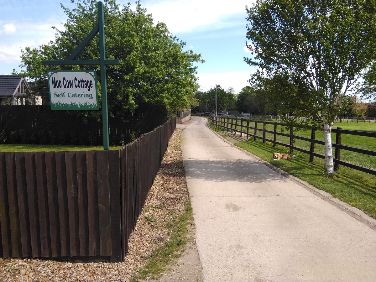 Moo Cow Cottage Self Catering Cabins For Rent In Stretton
