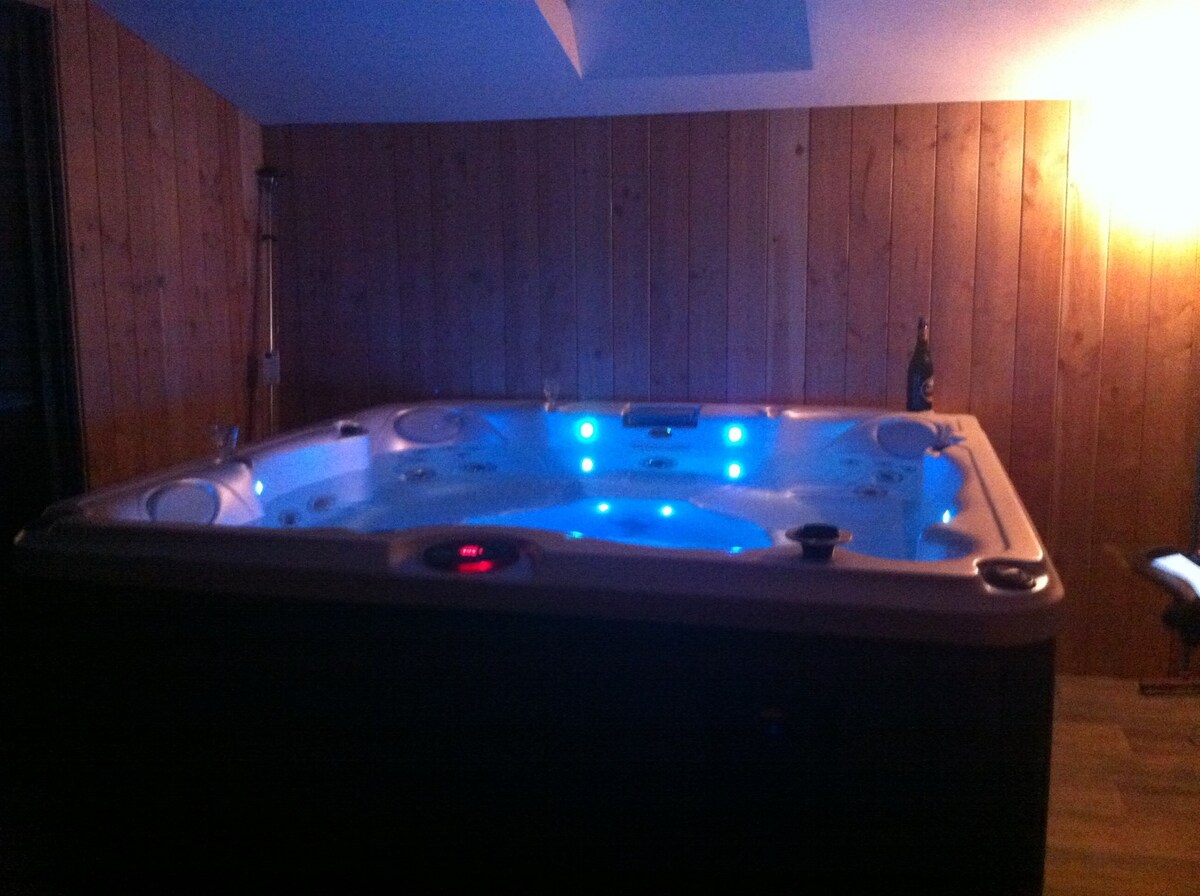Chalet avec jacuzzi intérieur maisons àlouer àhyères Deco jacuzzi interieur