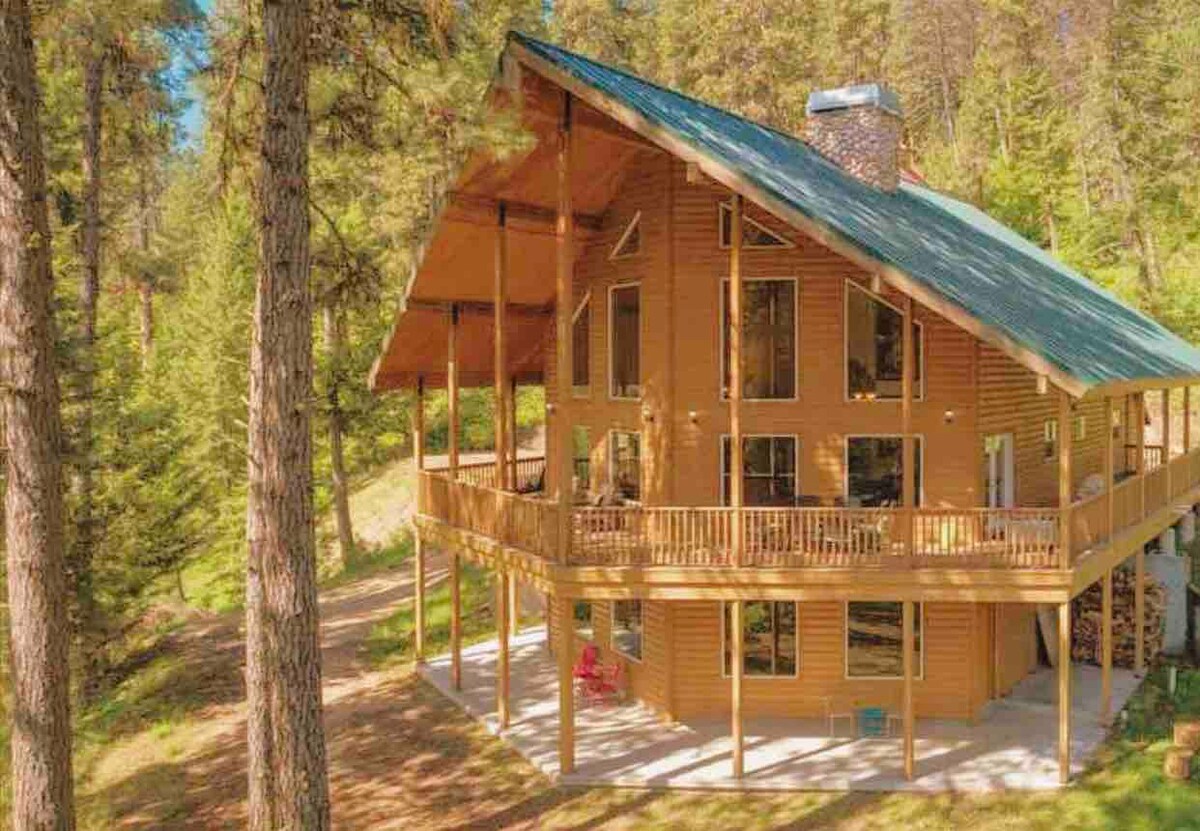The Tree House Terrace Lakes Is A Unique Getaway Cabins For