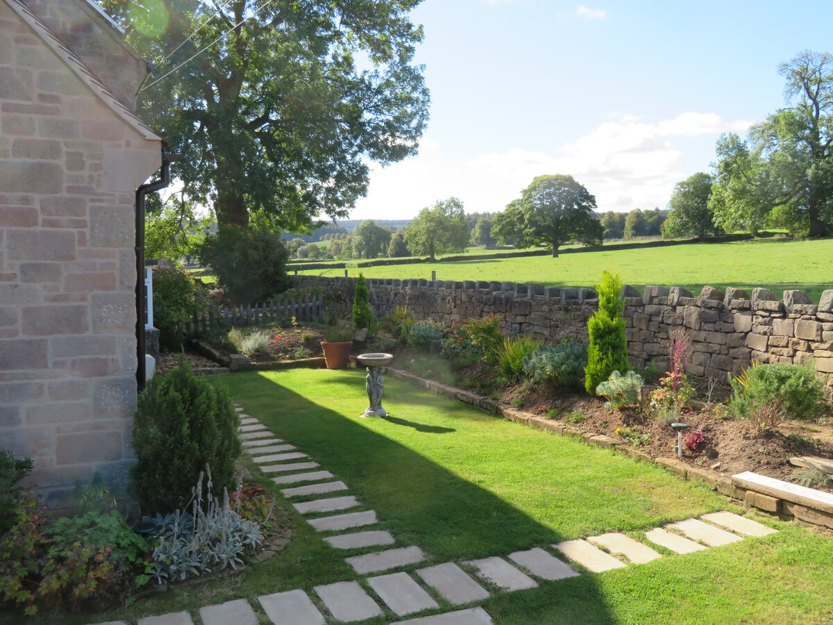 Peak District Holiday Home Next Door To Chatsworth Houses For