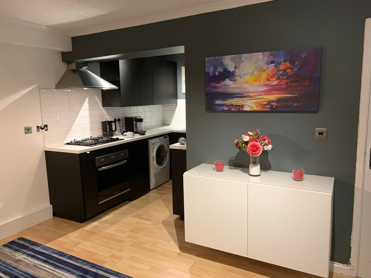 Modern Apartment Close To The City Centre Parking