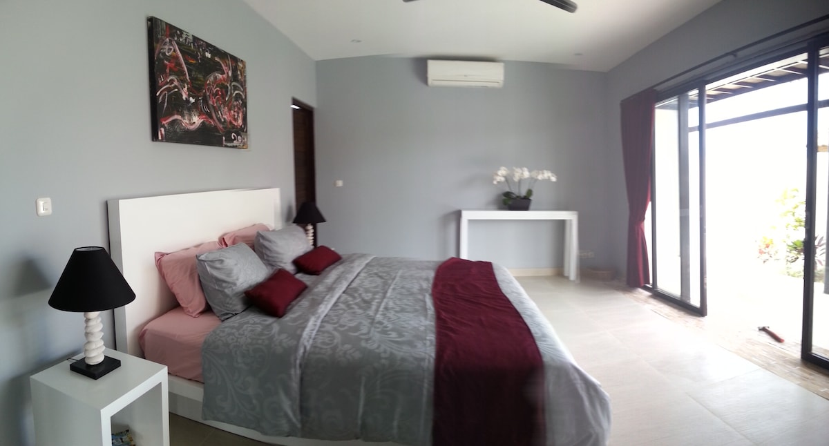 Deluxe villa pool and jacuzzi villas for rent in north kuta Dressing 6 m2