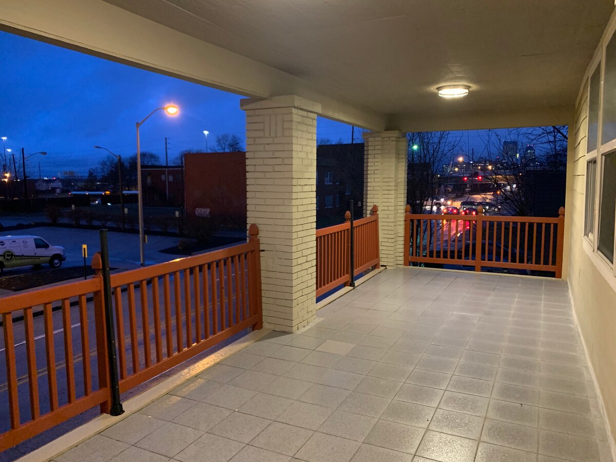 The Red Balcony Downtown Indy Houses For Rent In Indianapolis