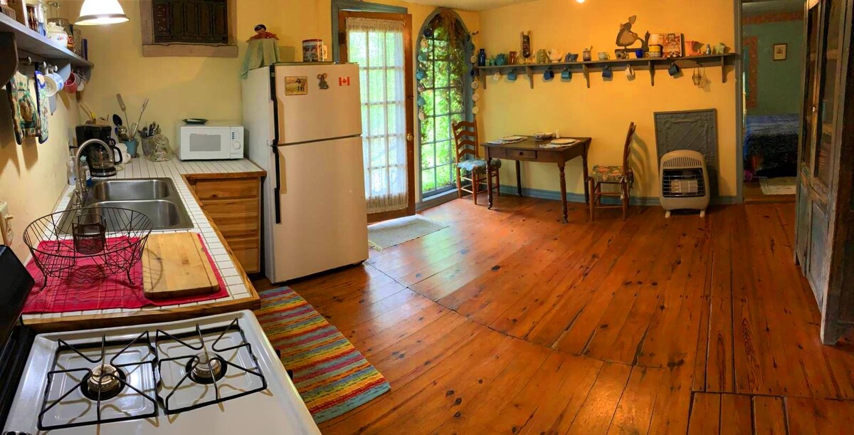 Enchanted Cottages Birdsong Bungalow Cottages For Rent In Eureka