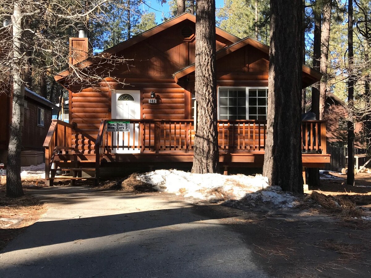 Jackalope Lodge At The Base Of Snow Summit Cabins For Rent In