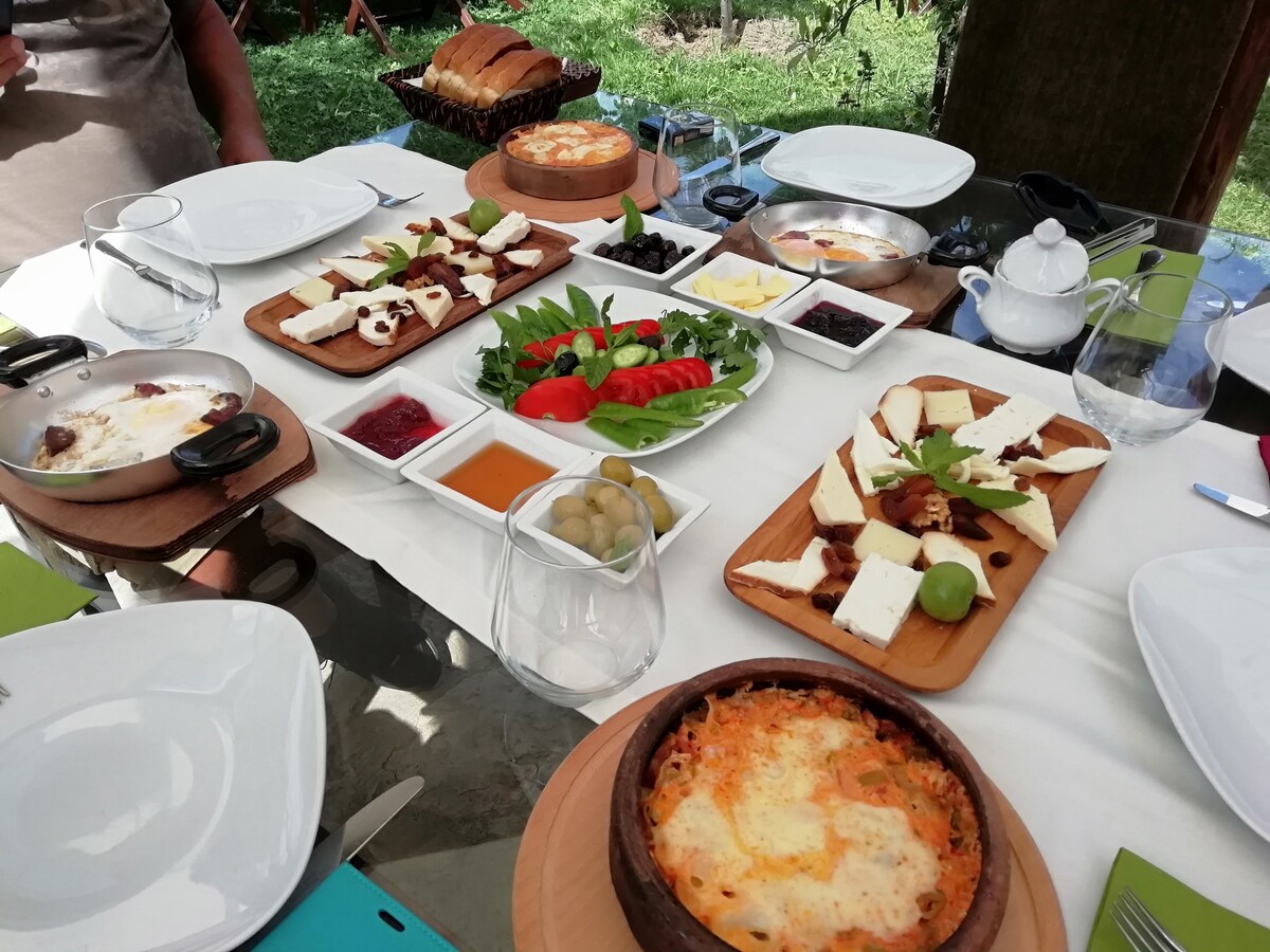 Bogaz Kiyisinda Konaklama Keyfi Tarabya Ve Hotels Bogazici Nde Kahvalti Dahil 2 Kisi 1 Gece Konaklama Firsati Tukendi Firsat Me